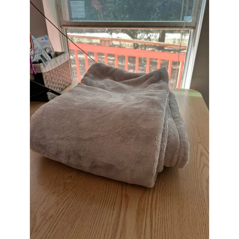 New Threshold Plush Fleece Throw Blanket Light Gray size 60”x70”
